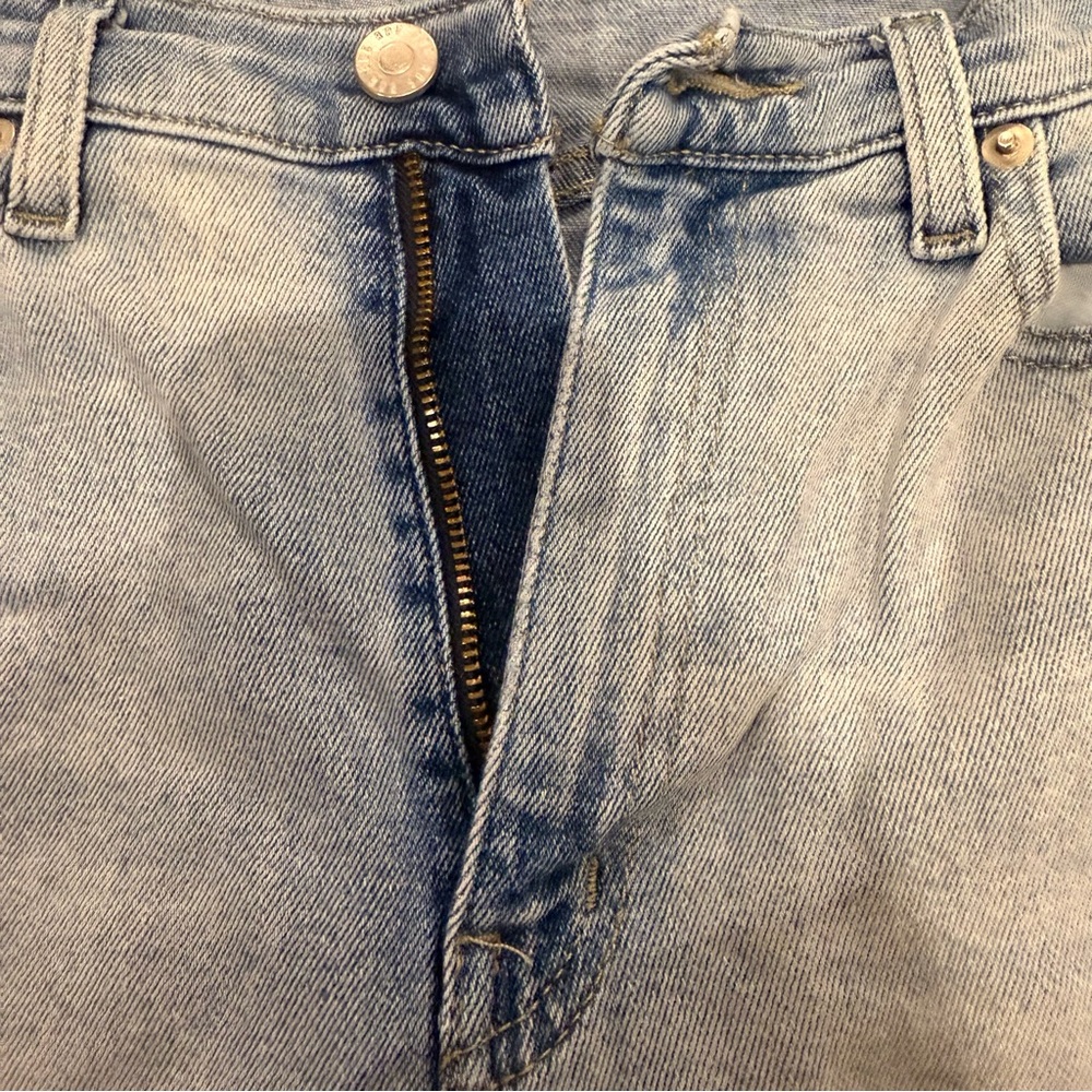 BDG Girlfriend High Rise Jeans Light Wash Denim Size 29 - Picture 3 of 5